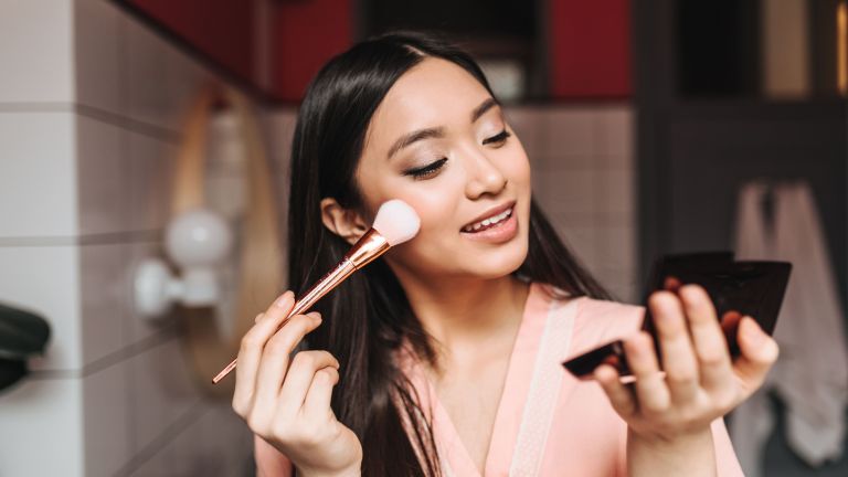 5 Retouch Hack yang Wajib Dicoba Pemula, Make-up Makin On Level!